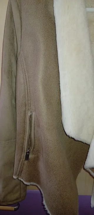 Chaqueta Bershka M/38 Marrón y Blanca