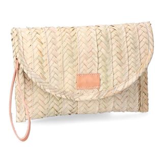 Cartera de palma con tapa redondeada