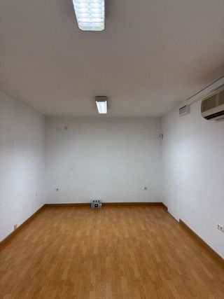 Oficina en alquiler en Gines