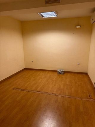 Oficina en alquiler en Gines