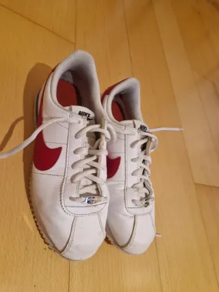 Nike Cortez Blancas y Rojas