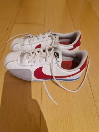 Nike Cortez Blancas y Rojas