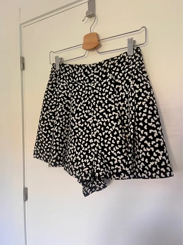 Falda pantalón corta Zara estampado de corazones