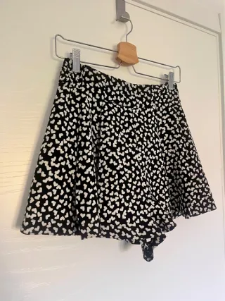 Falda pantalón corta Zara estampado de corazones