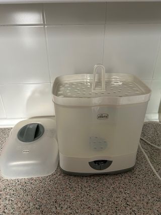 Esterilizador Chicco biberones y chupetes.
