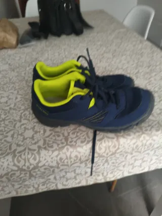 Zapatos niño trekking azul y amarillo