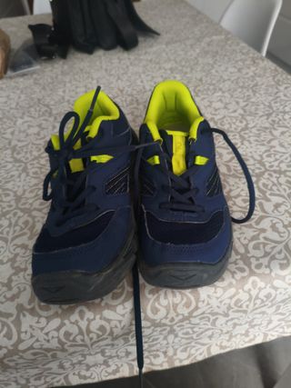 Zapatos niño trekking azul y amarillo