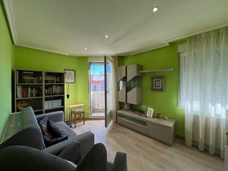 Piso en alquiler en Plaza España - Villa Pilar - Reyes Católicos - Vadillos en Burgos