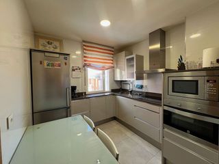 Piso en alquiler en Plaza España - Villa Pilar - Reyes Católicos - Vadillos en Burgos