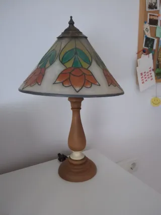 Lámpara de mesa rústica de cristal y madera