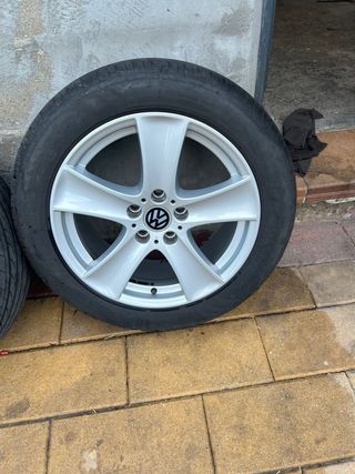 Llantas Volkswagen con Neumáticos 245-50-18 V