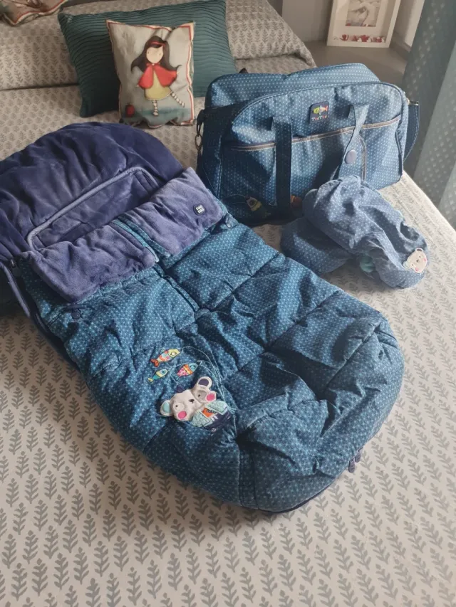 Conjunto para carro de bebé azul marca TUC TUC