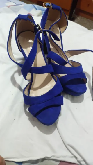 Zapatos de tacón rojos