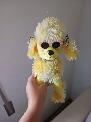 Peluche cane giallo con occhiali da sole