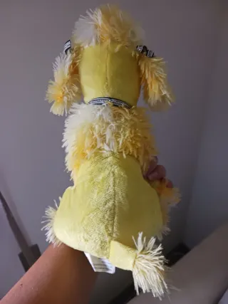 Peluche cane giallo con occhiali da sole