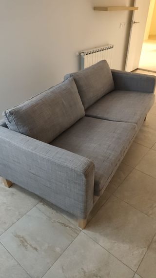 Sofá de 2 plazas gris tela