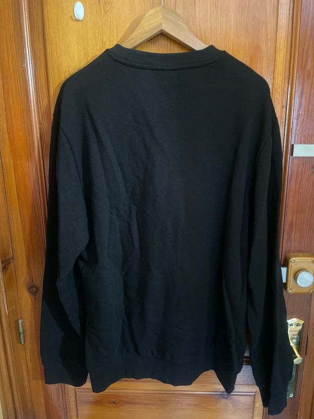 Sudadera Hugo Negra Logo Rojo