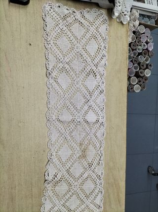 Puntillas de tela beige y blancas