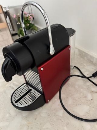 Cafetera Nespresso PIXIE Roja