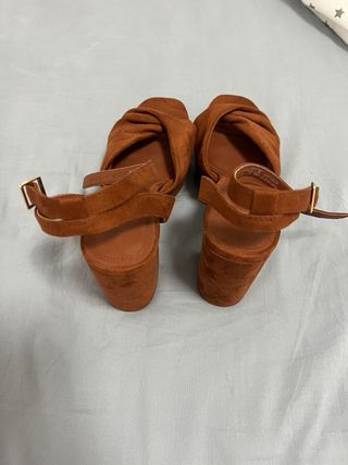 Tacones Stradivarius Marrones T.37