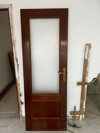 Puerta madera con cristal