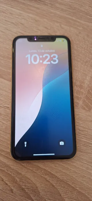 iPhone XR giallo