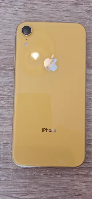 iPhone XR giallo