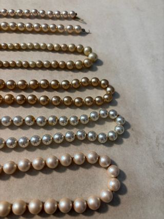 Collares y pulseras de perlas