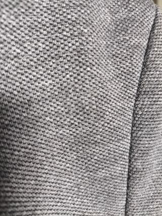 Americana gris Zara talla S – elegante y versátil