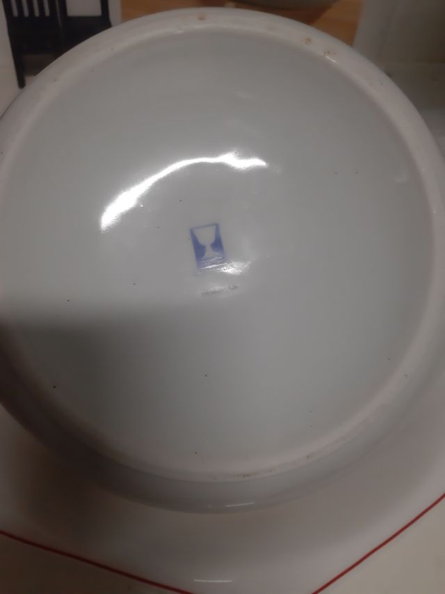 Sopera de cerámica con tapa