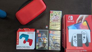 Nintendo Switch OLED + 4 giochi + accessori