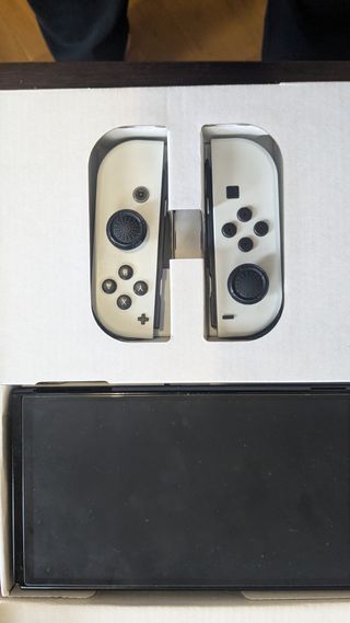 Nintendo Switch OLED + 4 giochi + accessori