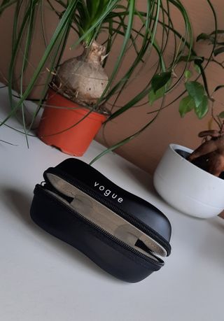 Vogue Custodia per Occhiali da Sole – Originale 