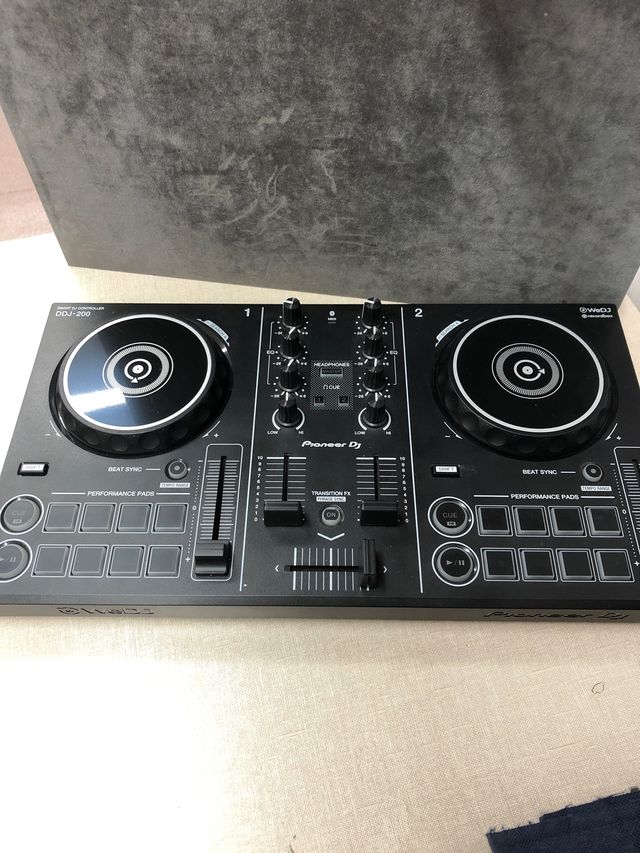Controladora DJ Pioneer DDJ-200