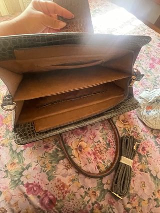 Bolso de piel efecto cocodrilo en dos tonos marron
