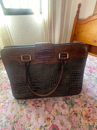 Bolso de piel efecto cocodrilo en dos tonos marron