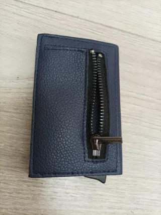 GUGGIARI Tarjetero RFID Azul Cierre Imantado