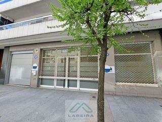 Local comercial en alquiler en O Berbés - Peniche en Vigo