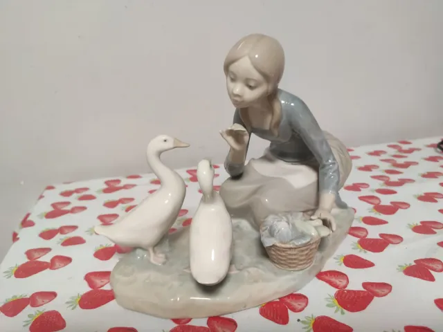 Figura Lladró Niña con Patos