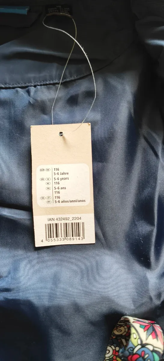 Chaqueta infantil azul. 
116cm
Talla 5-6 años
