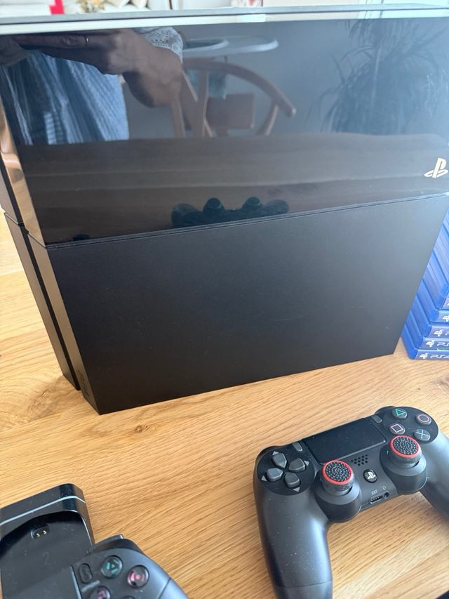 PS4 (PlayStation 4) Negra + 11 Juegos + 3 mandos