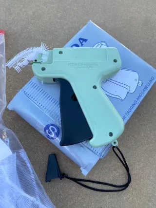 Etiquetadora OIDA para Ropa, usada por poco tiempo