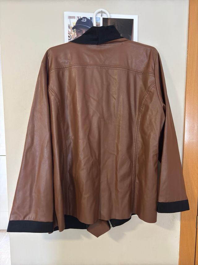 Cazadora polipiel talla 48