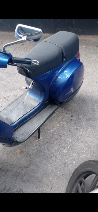 Vespa 200 Azul