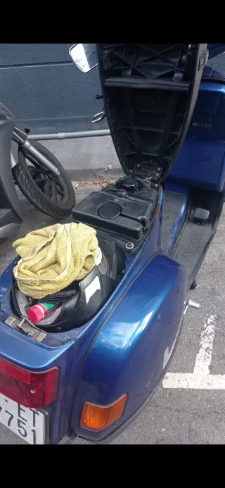 Vespa 200 Azul