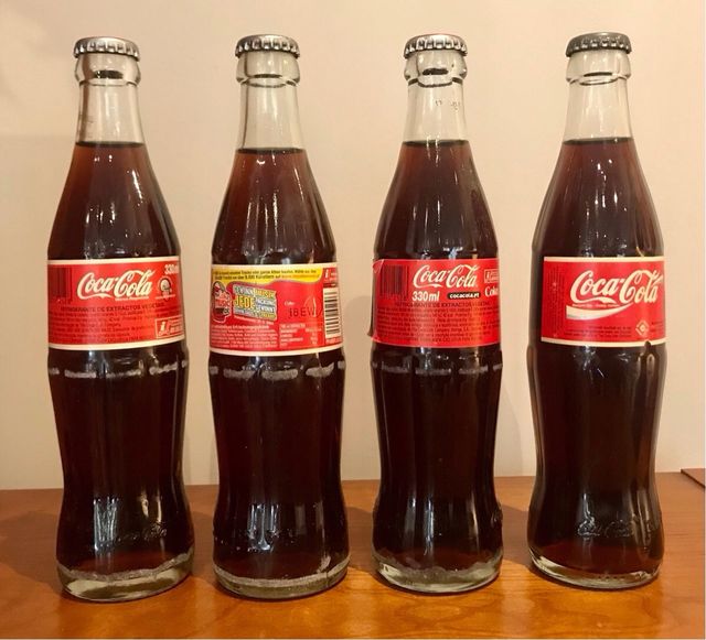 Bottiglie di Coca Cola provenienti da diversi paesi