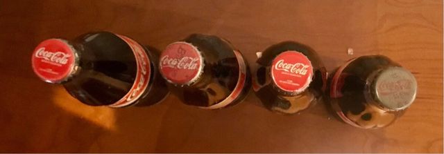 Bottiglie di Coca Cola provenienti da diversi paesi