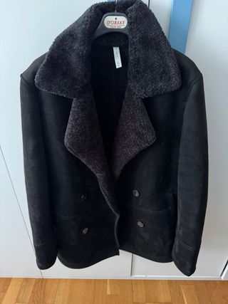 Chaqueta borreguillo negra Zara