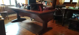 Mesa despacho, sillón y 2 confidentes