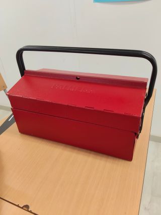Caja de herramientas roja